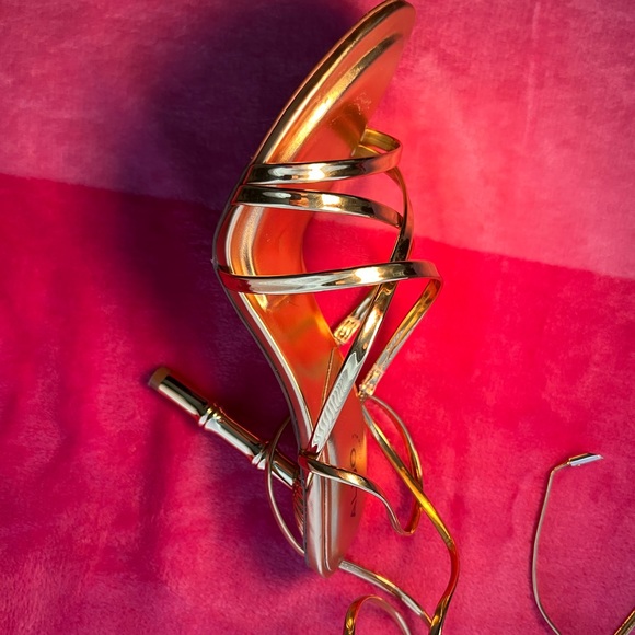 ALDO GOLD BAMBA HEELS - Picture 2 of 7